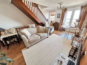 Lounge/Diner- click for photo gallery